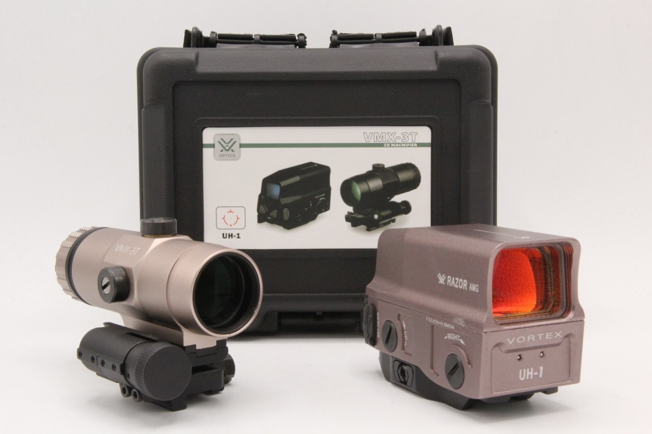 ดอท Vortex รุ่น VMX-3T (ดอทUH-1+ซูมหลังดอทVMX-3T) คุณสมบัติ : #ดอทพร้อมตัวซูมหลังดอทกำลังขยาย3เท่า #ตัวดอมเป้าเป็นแบบเครื่องหมายบวกมีไฟสีแดง #ตัวดอททำงานด้วยปุ่ม สามารถเพิ่มหรือลดความเข้มข้นของแสงได้ #ตัวดอทสามารถชาร์จไฟได้ในตัว ด้วยสายชาร์จMicro usd #ตัว