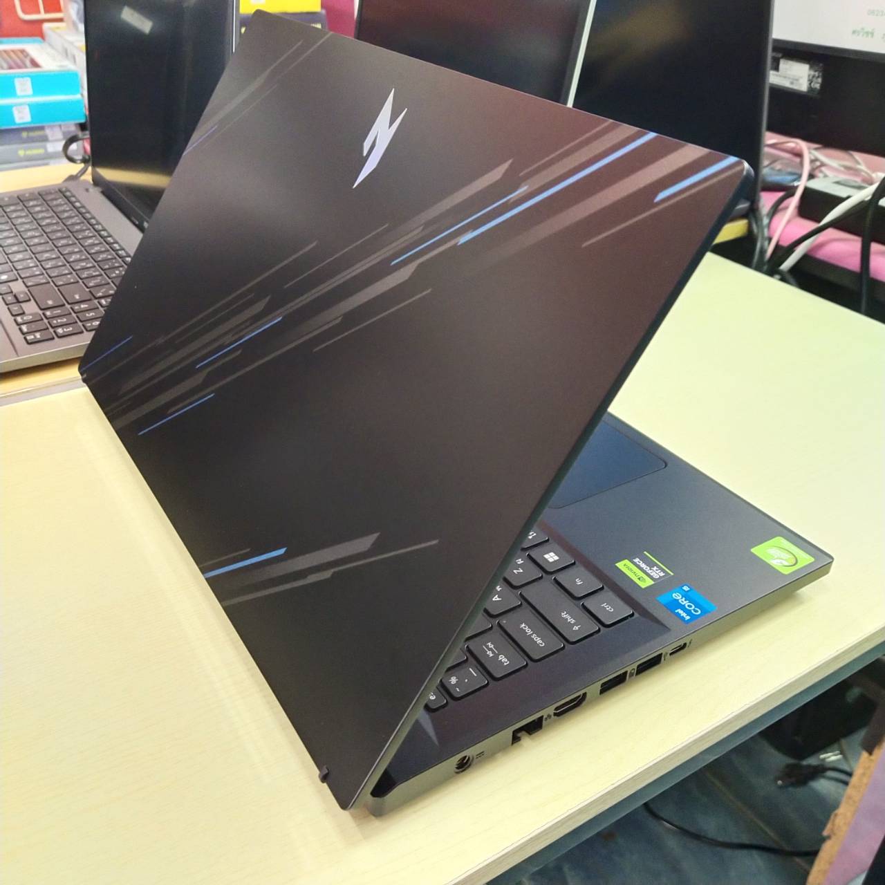 ACER NITRO V15 ANV15-51-50UV สภาพเครื่อง 100% ไร้ริ้วรอย (ประกันศูนย์ Onsite 20/11/2027)