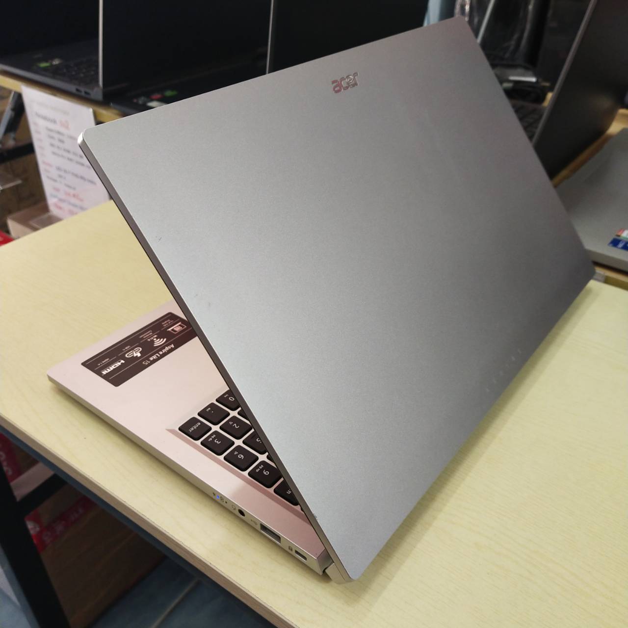 ACER ASPIRE LITE15 AL15-33P-C2Z9 สภาพเครื่อง 80% (ประกันศูนย์ Onsite 24/04/2027)