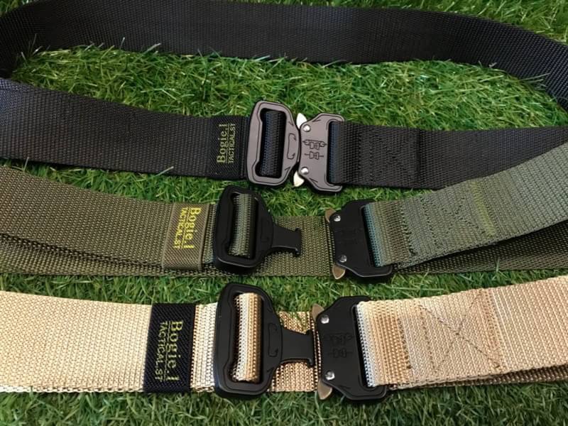 New.เข็มขัด หัว Buckleใช้งานง่ายและปลดเร็วกว่าเข็มขัดทั่วไป ลักษณะของหัวเข็มขัด เป็นแบบกดปลดล็อก เพียงกดทั้งสองฝั่งพร้อมกันก็หลุดออกได้ง่าย และทนทานต่อแรงดึงได้พอสมควร สายเลื่อนปรับได้ตามขนาดที่ต้องการขนาดของสายเข็มขัด สี ทราย ไซส์ M L XL สี ดำ ไซส์ M L X