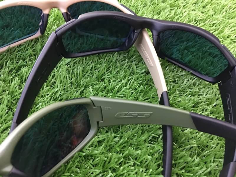 https://youtu.be/VsWr5B01xGQ Nee.แว่นตายุทธวิธี แว่นตากันแดด Polarized สีดำ / สีทราย / สีเขียว ✔️แบบเปลี่ยนเลนส์ได้ ✔️ผลิตจากเลนส์กรองแสงคุณภาพดี ✔️ป้องกันอาการตาแห้ง เช่น แสบตาระคายเคืองตาจากแสงแดด... ✔️ เนื้อเลนส์ใส่แล้วไม่หล