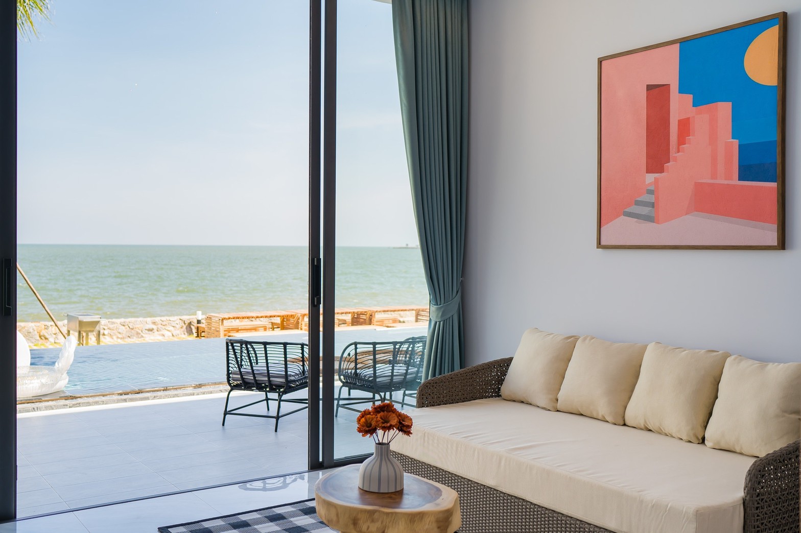 HR15060 บ้านพักติดทะเลชะอำ The Leon Beach Pool Villa Cha Am