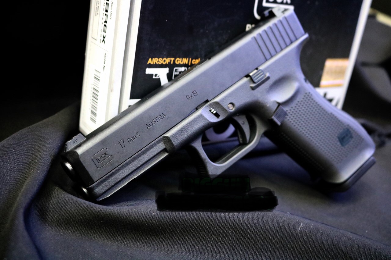 ( Re-Stock สินค้าเติมสต๊อก ) + New Arrival + มาใหม่ UMAREX GLOCK 17 Gen5 (by vfc) (คุณสมบัติ) ·ได้รับอนุญาตจากบริษัท GLOCK ฟูลมาร์คกิ้ง ทำให้สมจริงและสวยงาม ·สามารถใช่ร่วมกับซองมาตรฐาน (Safariland และ Blackhawk) · Hop Up ปรับได้จากด้านหน้าโดยไม่ต้องถอดสไล