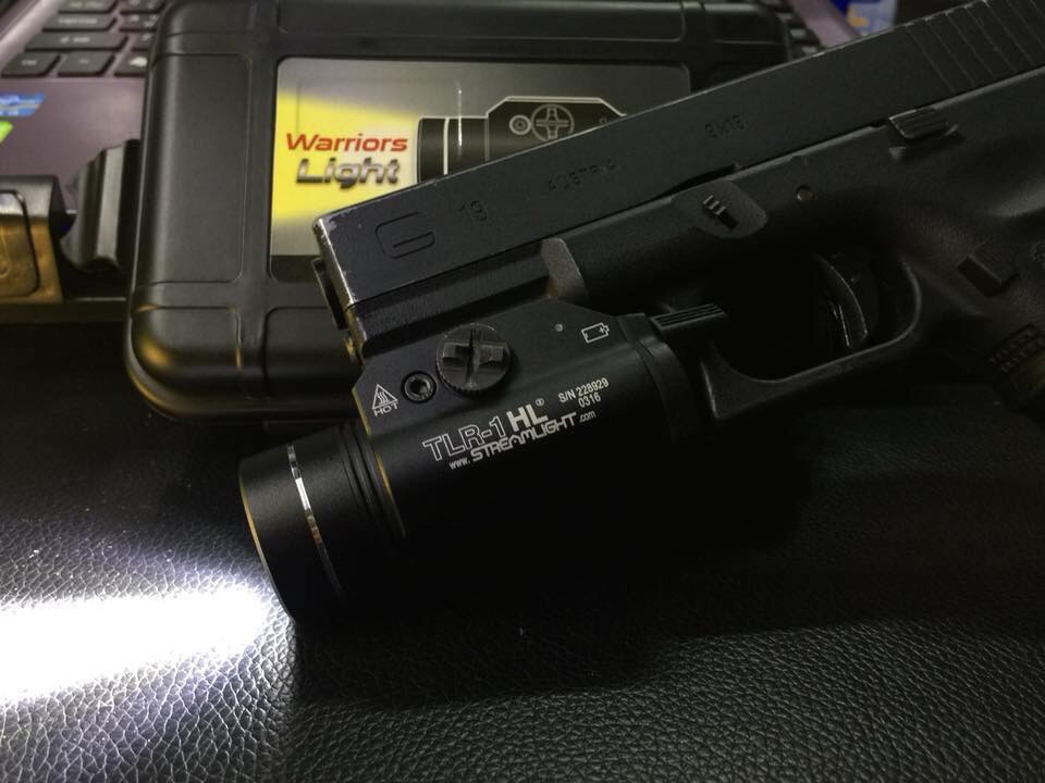 New.ด่วนๆครับ สินค้ามาใหม่ครับ Streamlight TLR-1 Style Weapon Flashlight สีดำ / สีทราย Q5 LED:800LM/60Min Battery:2*CR123A ราคาพิเศษ