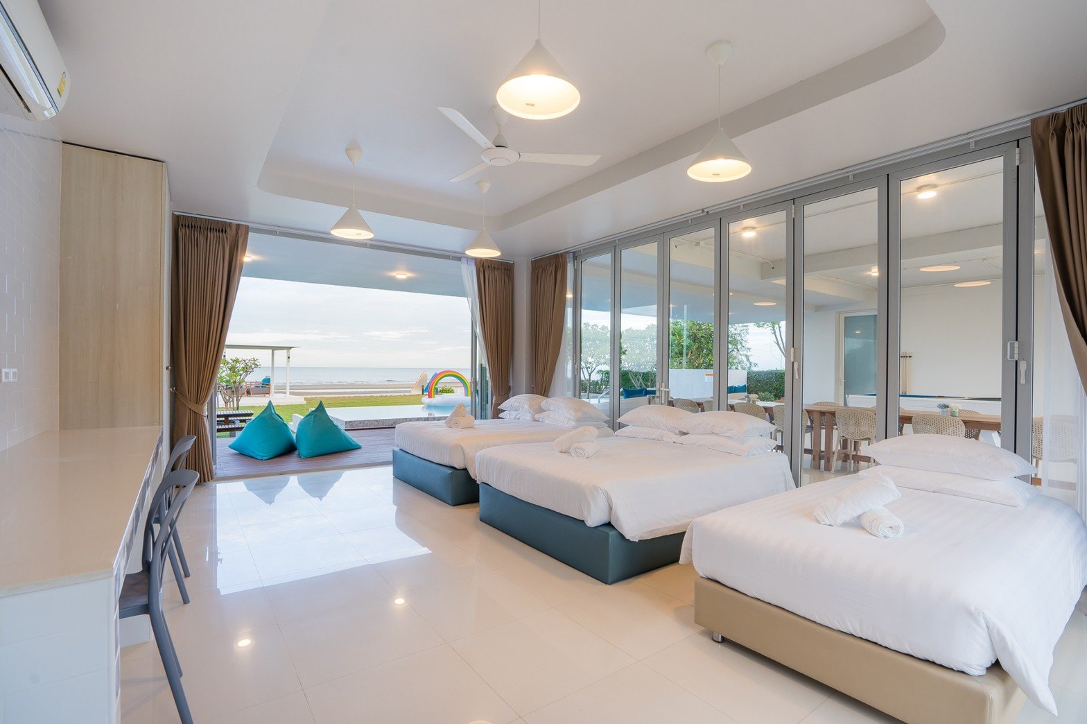 HR15049 บ้านพักติดทะเล The Breezy Beach Pool Villa Cha Am