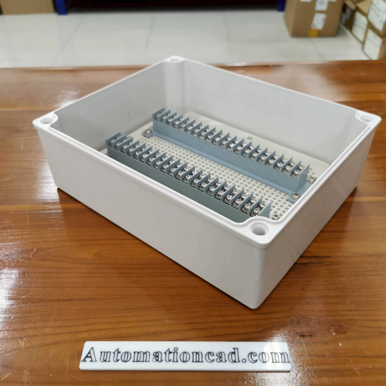 TIBOX TJ-40P-M กล่องพลาสติก พร้อมเทอร์มินอลบล็อก 40 ช่อง IP66 ขนาด 200x250x100 mm