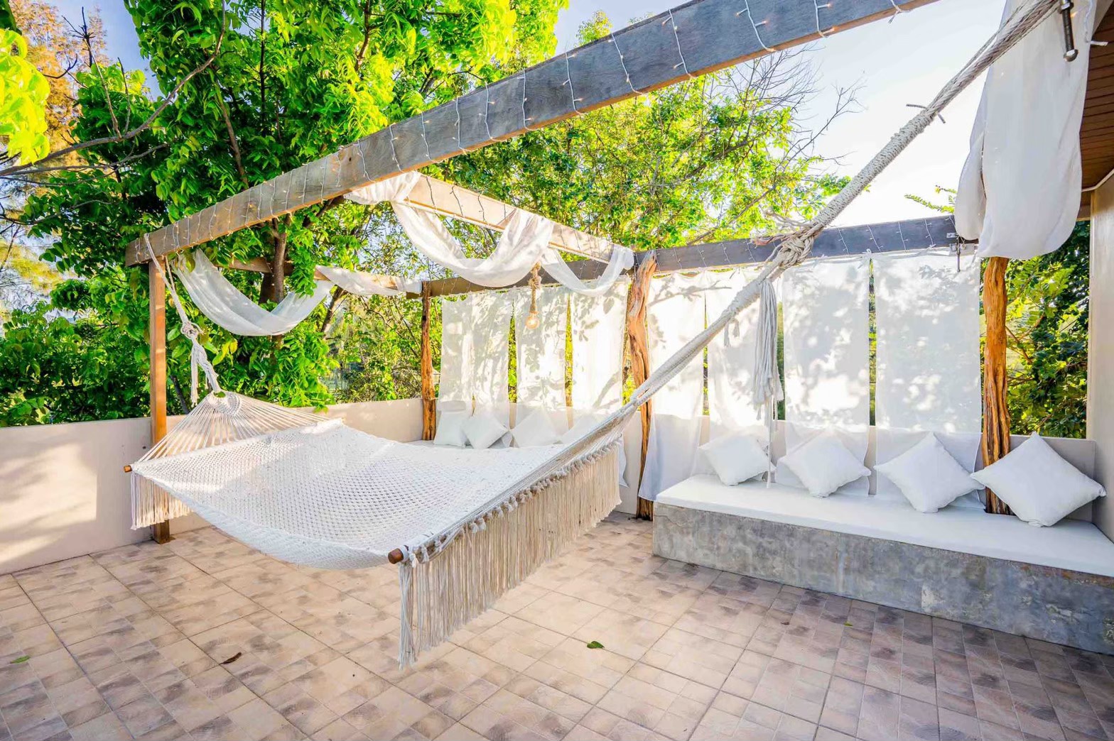 HR15064 บ้านพักติดทะเล The Ocean Beach Villa, Sam Roi Yod.