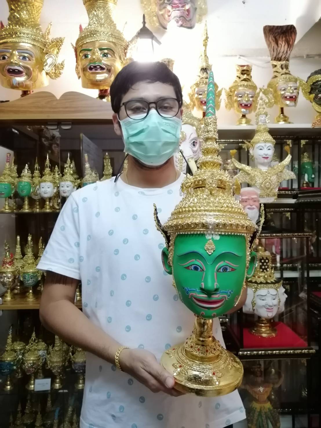 ชุดเศียรครู 10 เศียร ขนาดผลส้มโอ (เกรดพรีเมี่ยม) พร้อมฐานไม้กลึงตีลายปิดทองประดับเพชร