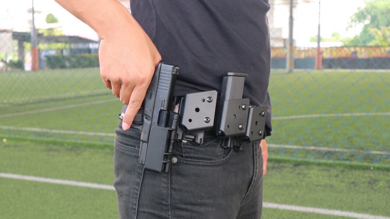 New.ซองปืนขึ้นลำ G19 ผลิตจาก Polymer เกรดพิเศษ แข็งแรง สามารถขึ้นลำได้ ด้วยเพียงมือเดียว ระบบ Safety ล็อคโก่งไก ปลอดภัย แรงสปริงดีดออกด้านข้างทันที ที่ปลดล็อคปืน ตัวล็อคเข็มขัดออกแบบให้ใช้ง่าย ปรับขนาดได้ สามารถปรับเป็นแบบพกต่ำได้ หมดกังวล สำหรับท่านที่ติ