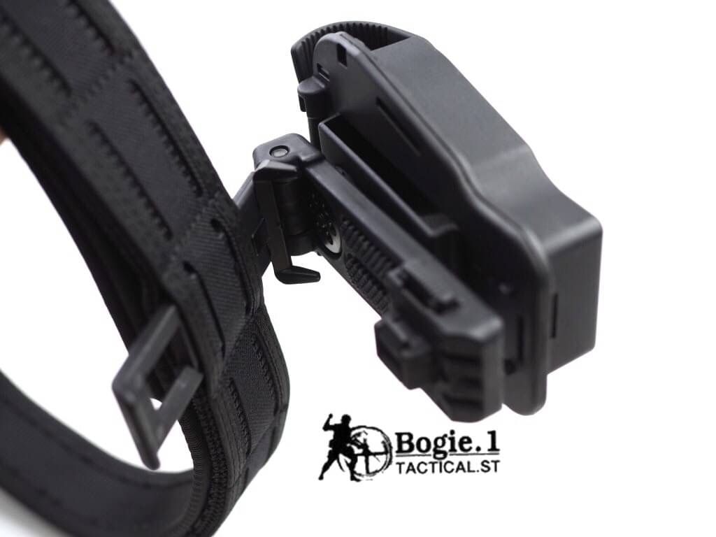 New.Bogie1 ซองกุญแจมือโพลิเมอร์ รุ่น 360 ปรับหมุนได้ 360 องศา มีฝาปิดซองกุญแจมือ สามารถถอกออกได้ ใส่กุญแจมือได้ทั้งแบบโซ่ และ บานพับ มีตัวล็อคภายในทำให้กุญแจมือเเน่น ไม่หล่นง่าย แม้ขณะวิ่ง แยกชิ้นส่วนได้