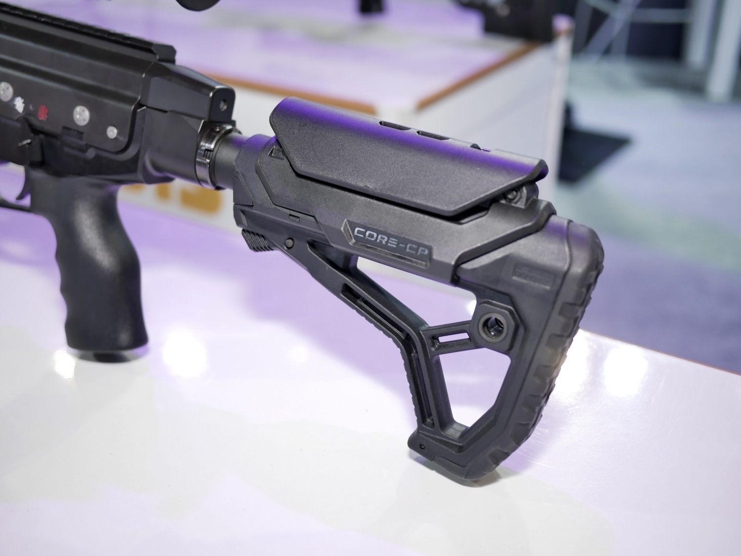 พานท้าย GL-CORE CP ( FAB Defense GL-CORE CP Buttstock ) 🔱ผลิตจากวัสดุ Nylon เกรดคุณภาพ 🔱ใช้สวมแกนพานท้าย M4 🔱รูปทรงออกแบบโดดเด่น ทันสมัย 🔱ที่รองแก้มปรับระดับได้ 3 ระดับ ( ถอดออกได้ ) 🔱มียางพานท้าย ลดแรงรีคอยด์