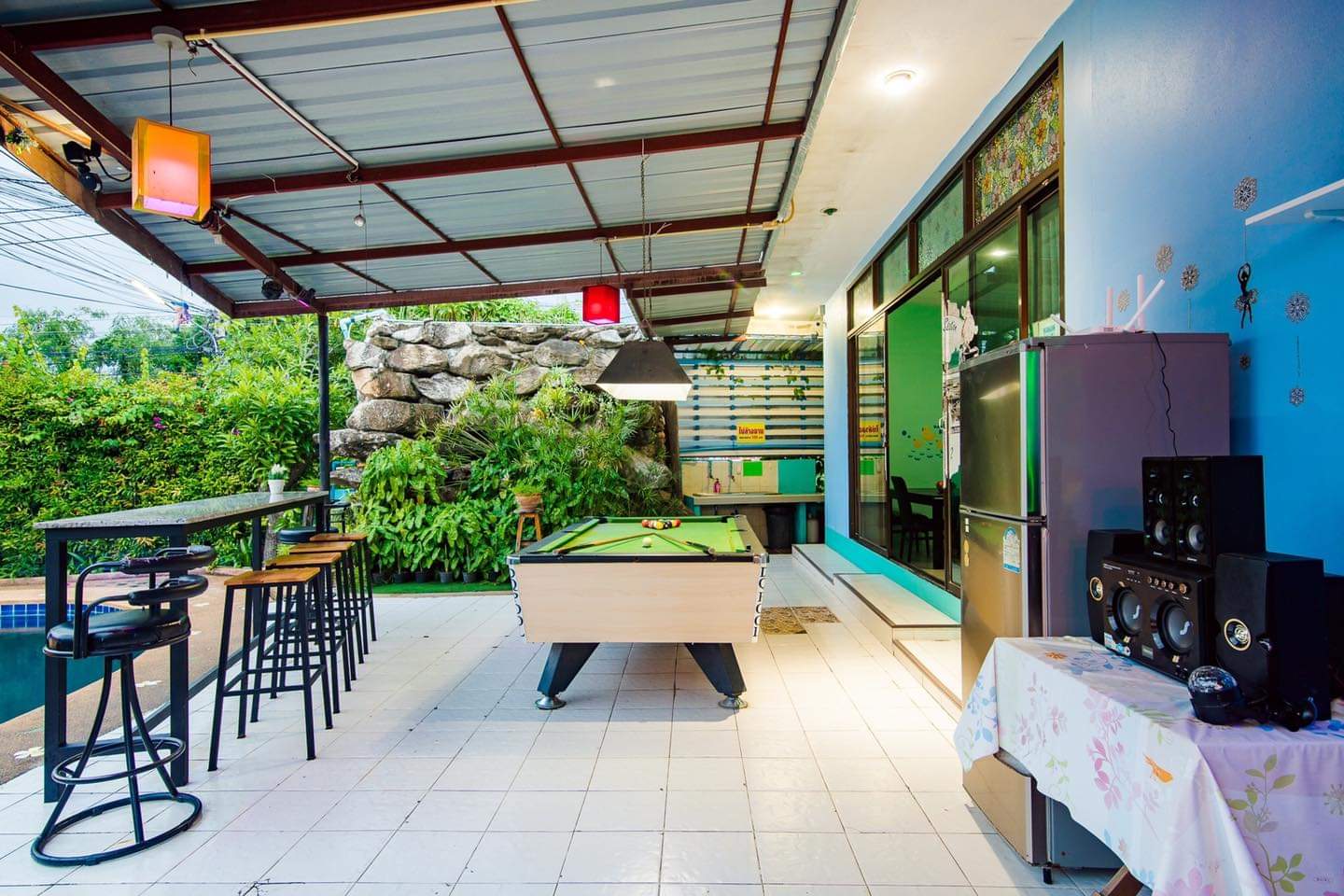 HR 4012 บ้านซันนี่ ปาร์ตี้คาราโอเกะ ไฟเธค