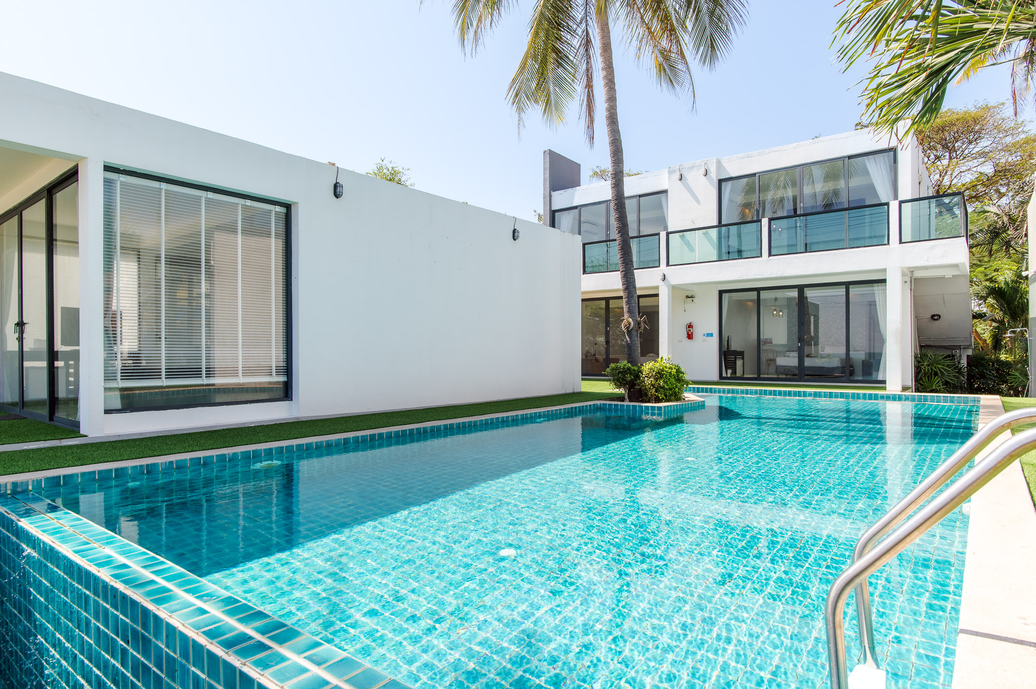 HR15008 บ้านพักติดทะเล โมเดิร์นบีช ปราณบุรี