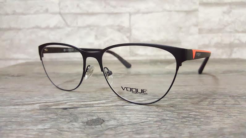 Vogue 3939 963 โปรโมชั่น กรอบแว่นตาพร้อมเลนส์ HOYA ราคา 2,900 บาท