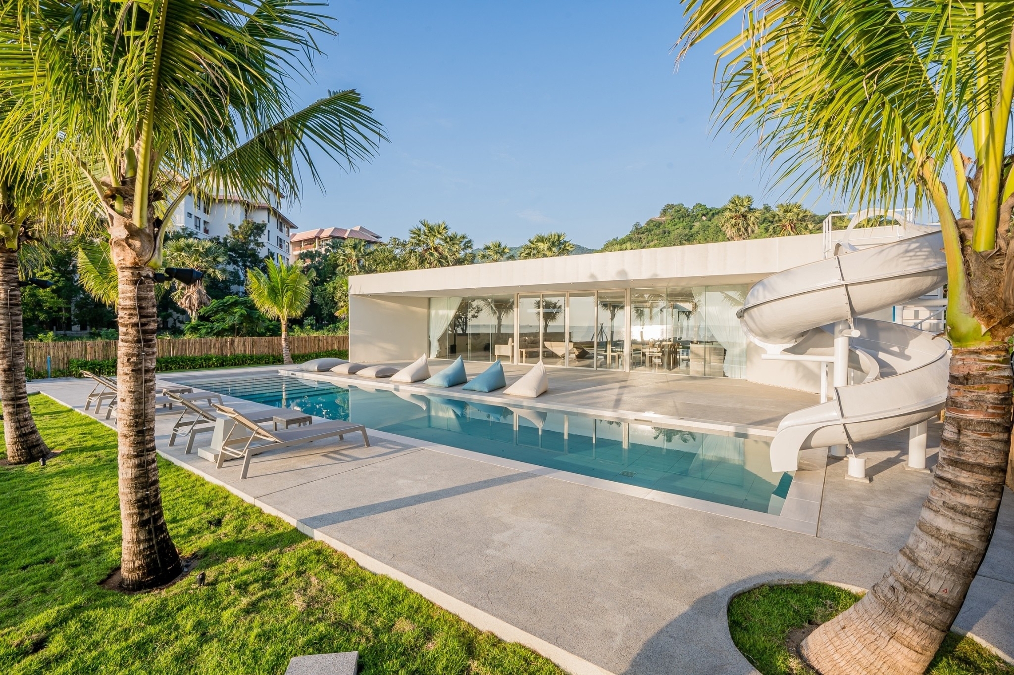 HR15083 บ้านพักติดทะเลหัวหิน The Rest Beachfront Hua Hin Pool Villa