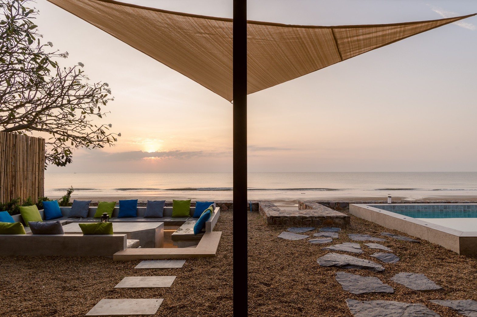 HR15055 บ้านพักติดทะเล The Coastal Vista Beach Villa