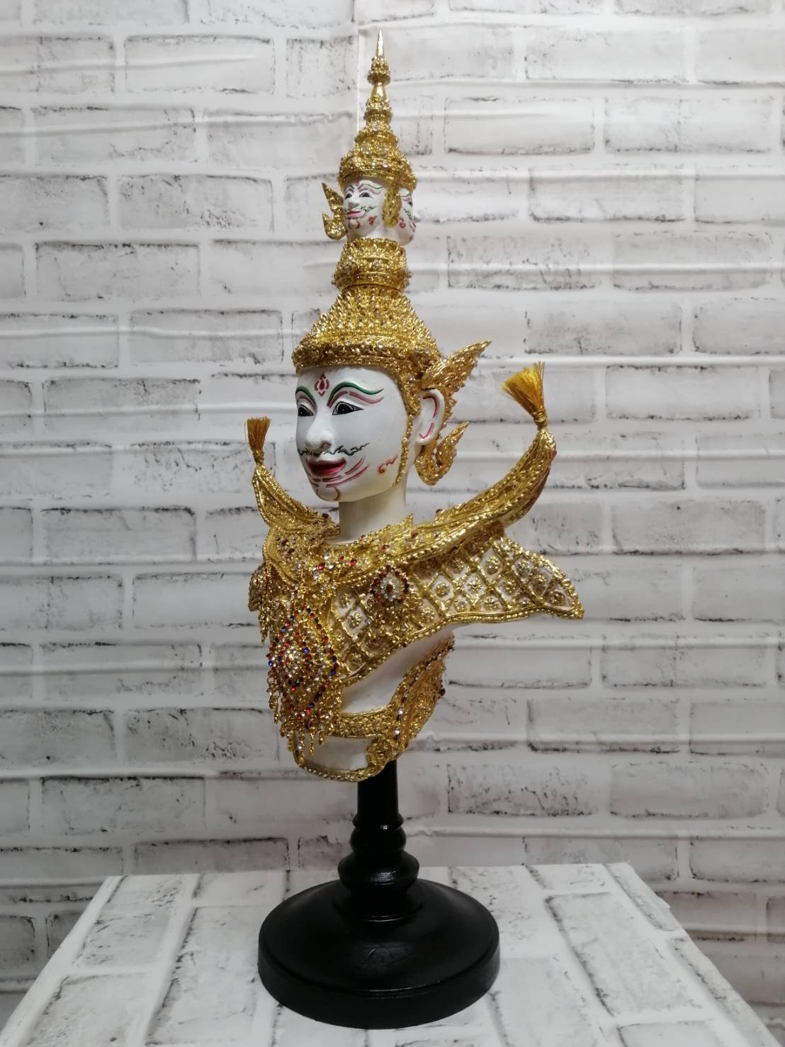 หุ่นพระพรหม พร้อมฐานไม้สีดำ