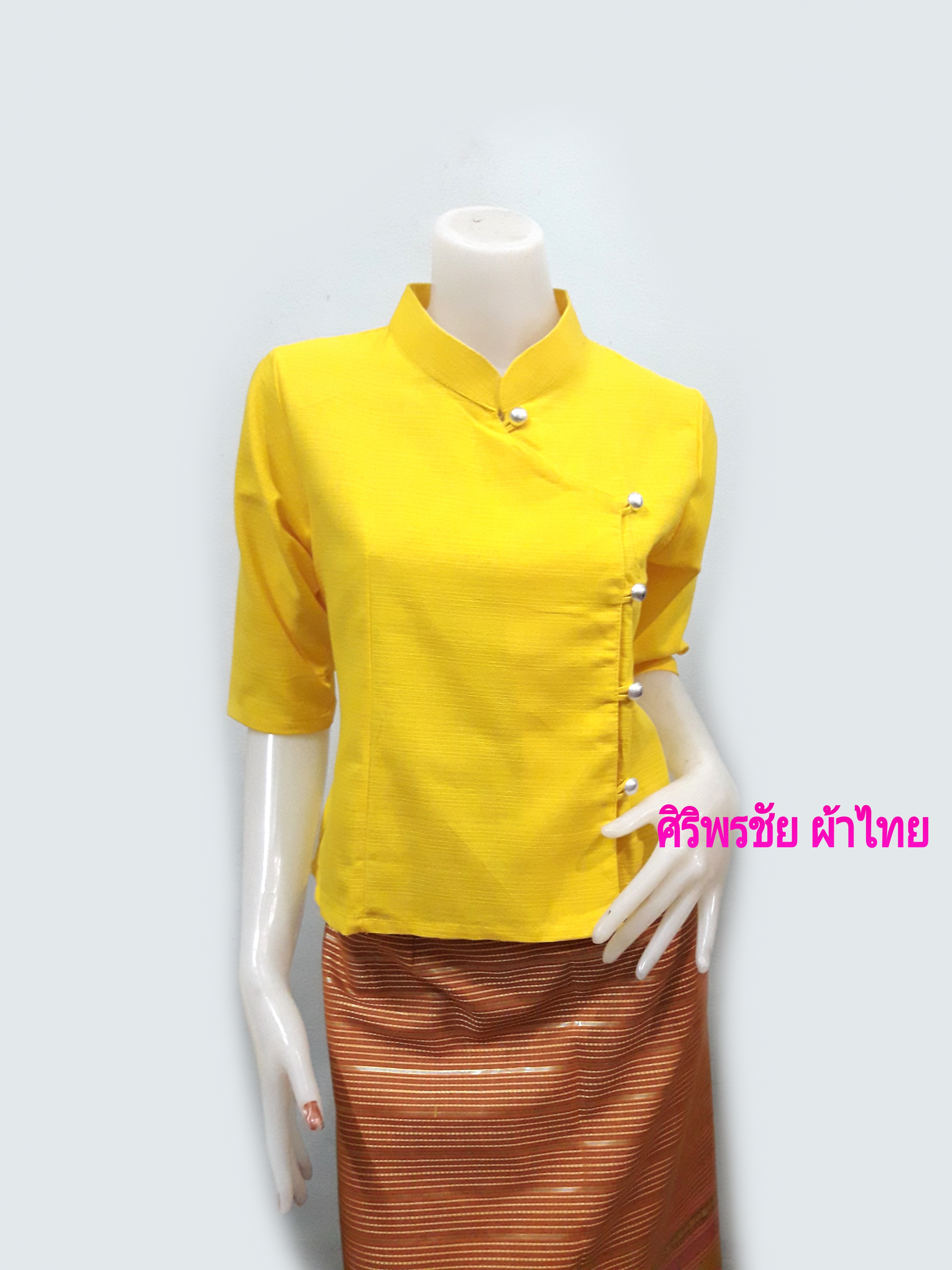 เสื้อผ้าไทยสีเหลืองคอจีน เสื้อผ้าฝ้ายสีขาคอจีน เสื้อทำงานผ้าทยสีเหลืองคอจีน เสื้อผ้าฝ้ายสีเหลือง แต่งกุ้นสีครีมปักดอกไม้ เหลือง L
