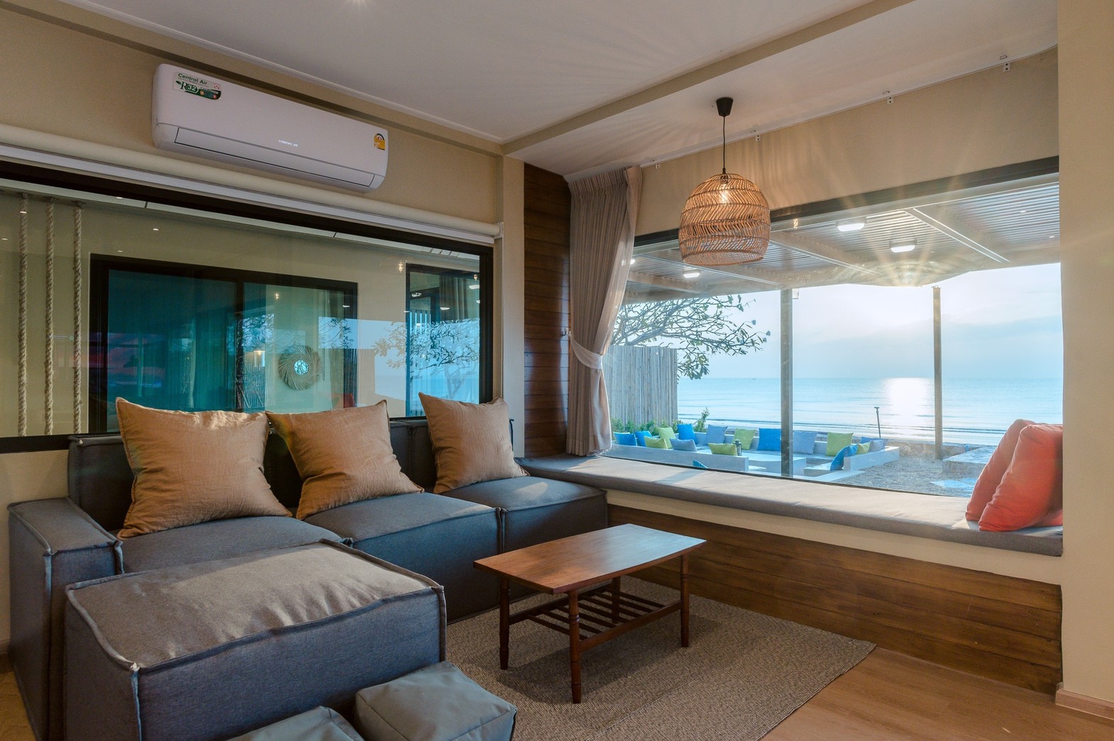 HR15055 บ้านพักติดทะเล The Coastal Vista Beach Villa
