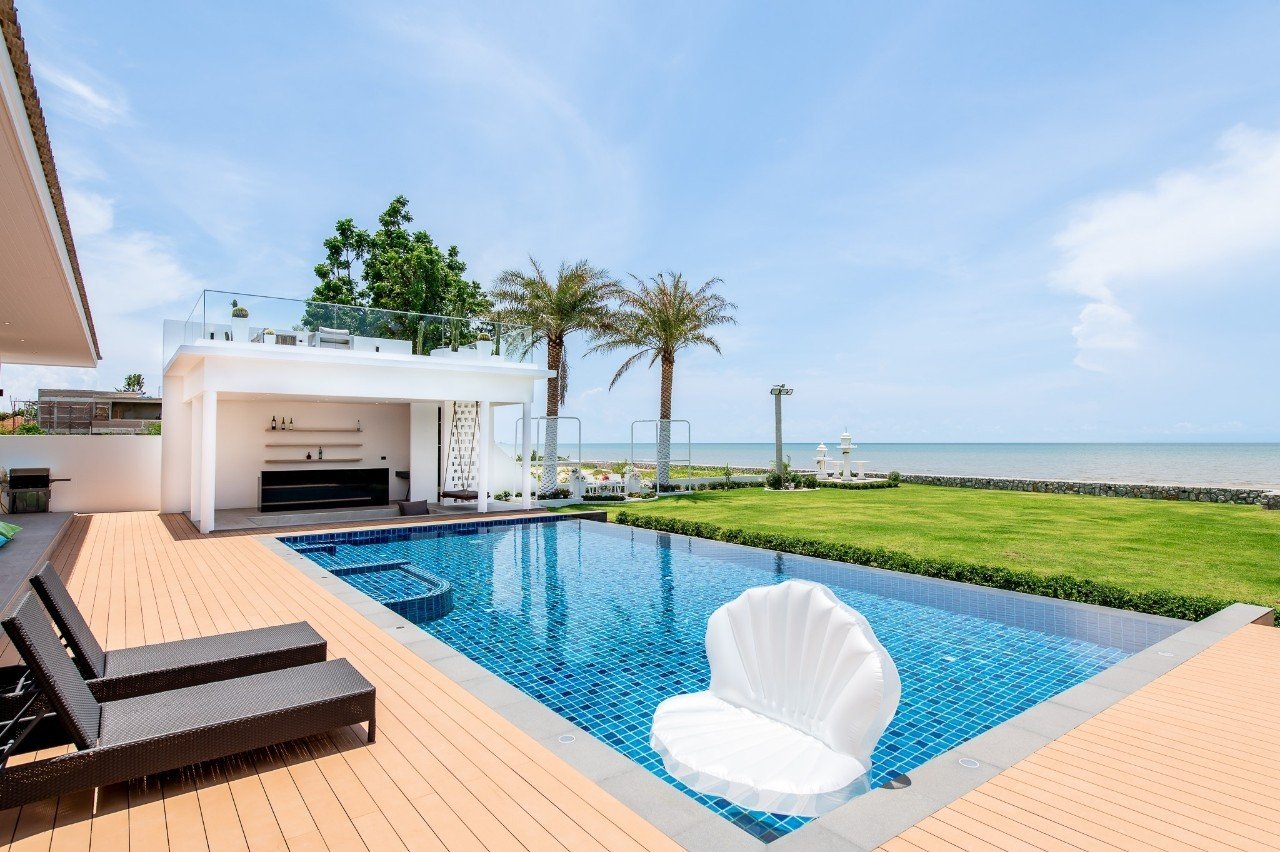 HR15030 บ้านพักติดทะเล The Vacation Beach Pool Villa Cha Am