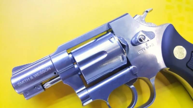 ปืนลูกโม่อัดแก๊สGunHeaven 2" Silver Co2 Revolver Price 3,500 ฿. ✔ผลิตที่ Made in Taiwan ✔ขนาดลำกล้อง 2 inch Barrel ✔ความยาว Length : 210mm ✔ความแรง Velocity of Muzzle: 460Fps. ✔ปลอกกระสุน Magazine Capacity: 6 Rounds