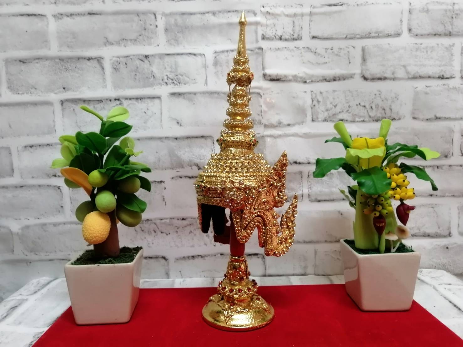 ชฎาพระ เกรดพรีเมี่ยม (ขนาดกว้าง 5 นิ้ว) พร้อมฐานตีลายประดับเพชร