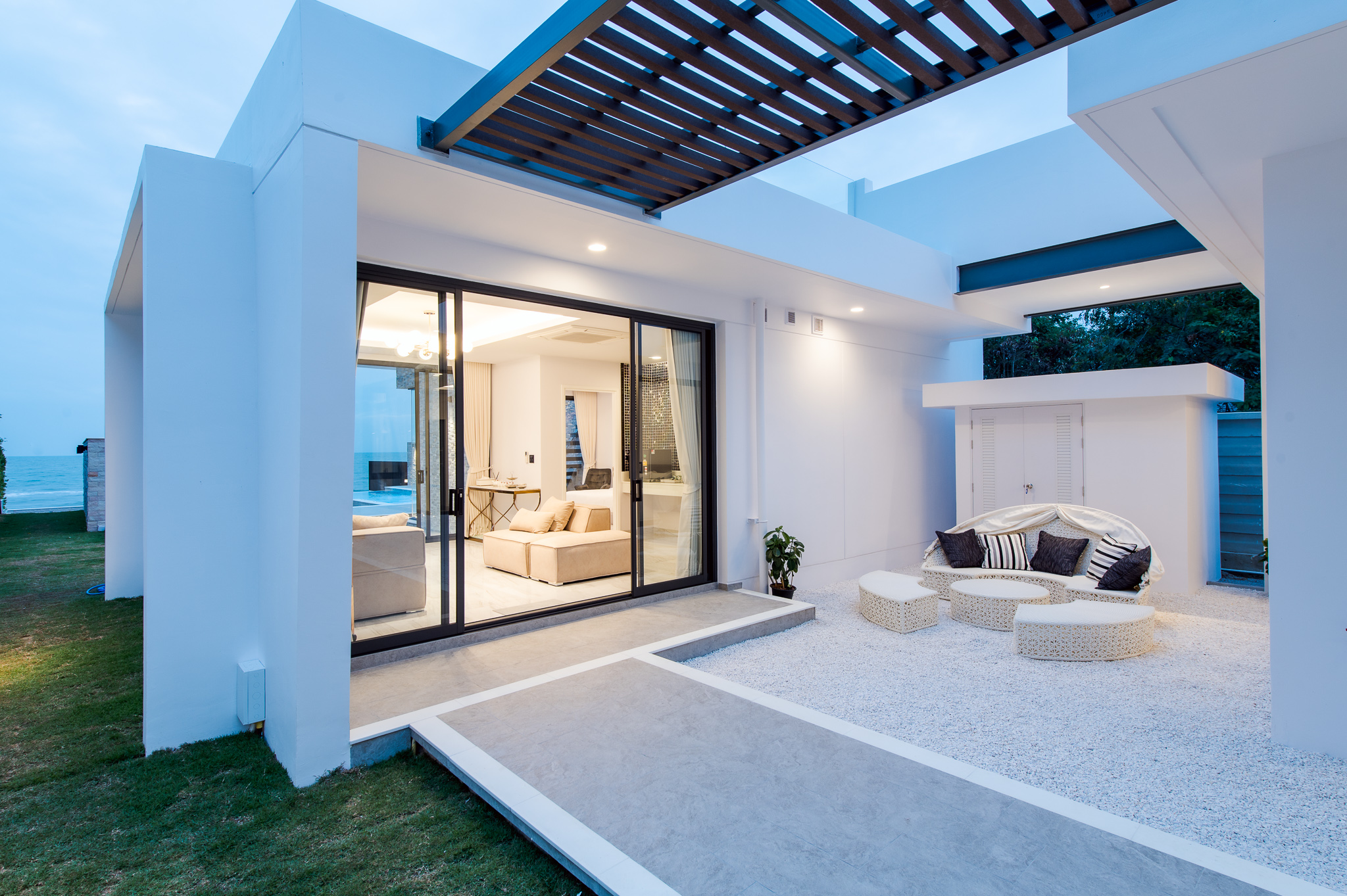 HR15066 บ้านพักติดทะเลหัวหิน The Casa Rocca Beach Villa HuaHin