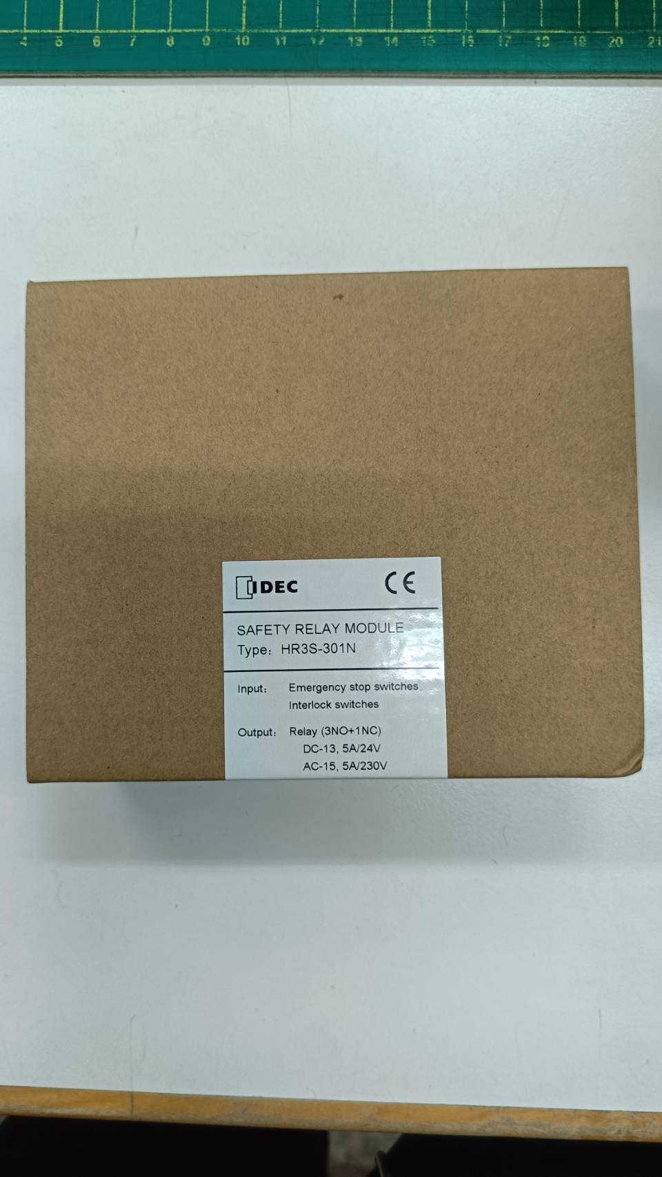 Safety Relay IDEC เซฟตี้รีเลย์ HR3S-301N 24DC/AC