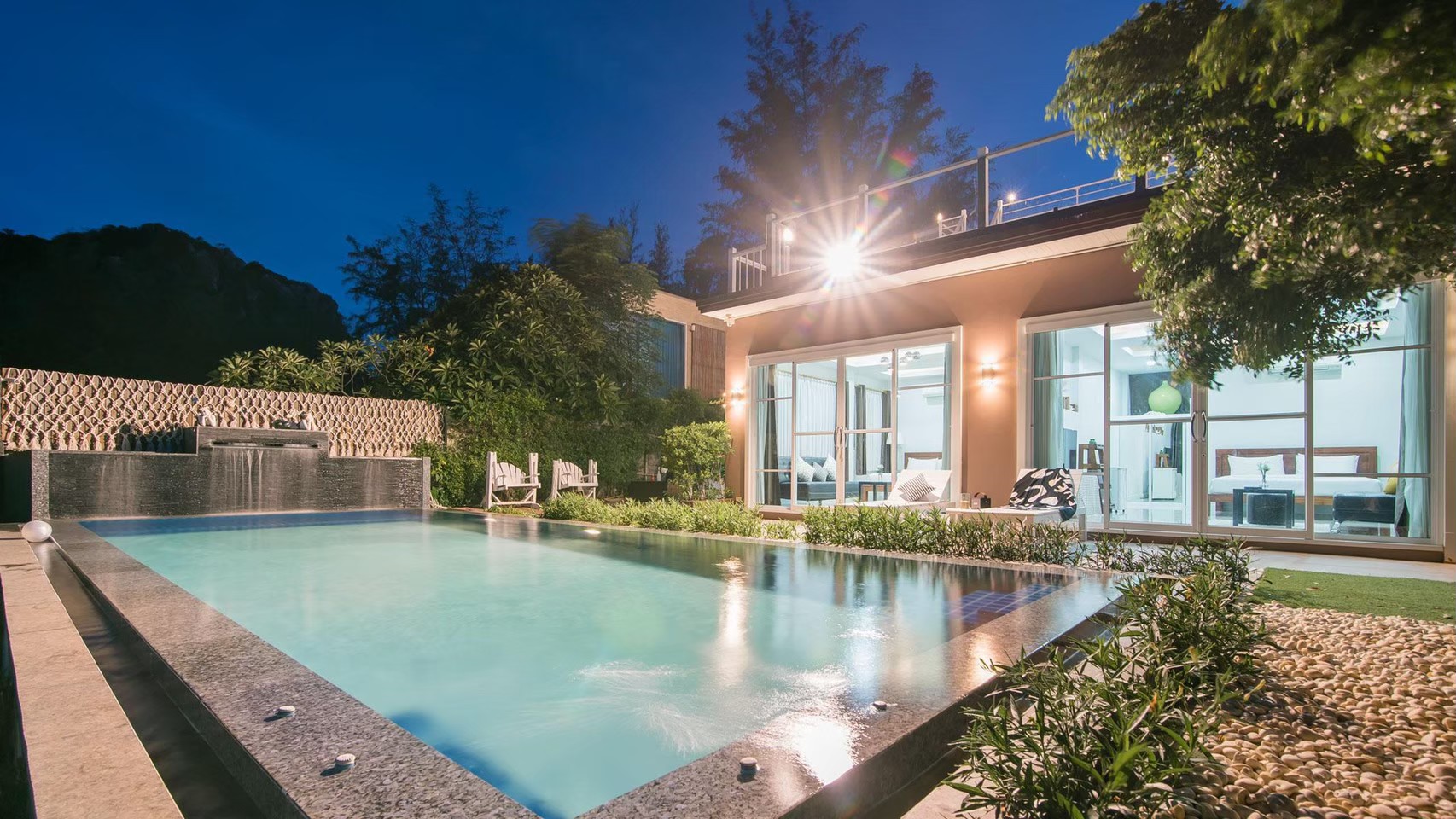 HR15045 บ้านพักติดทะเล The Moon Beach Villa