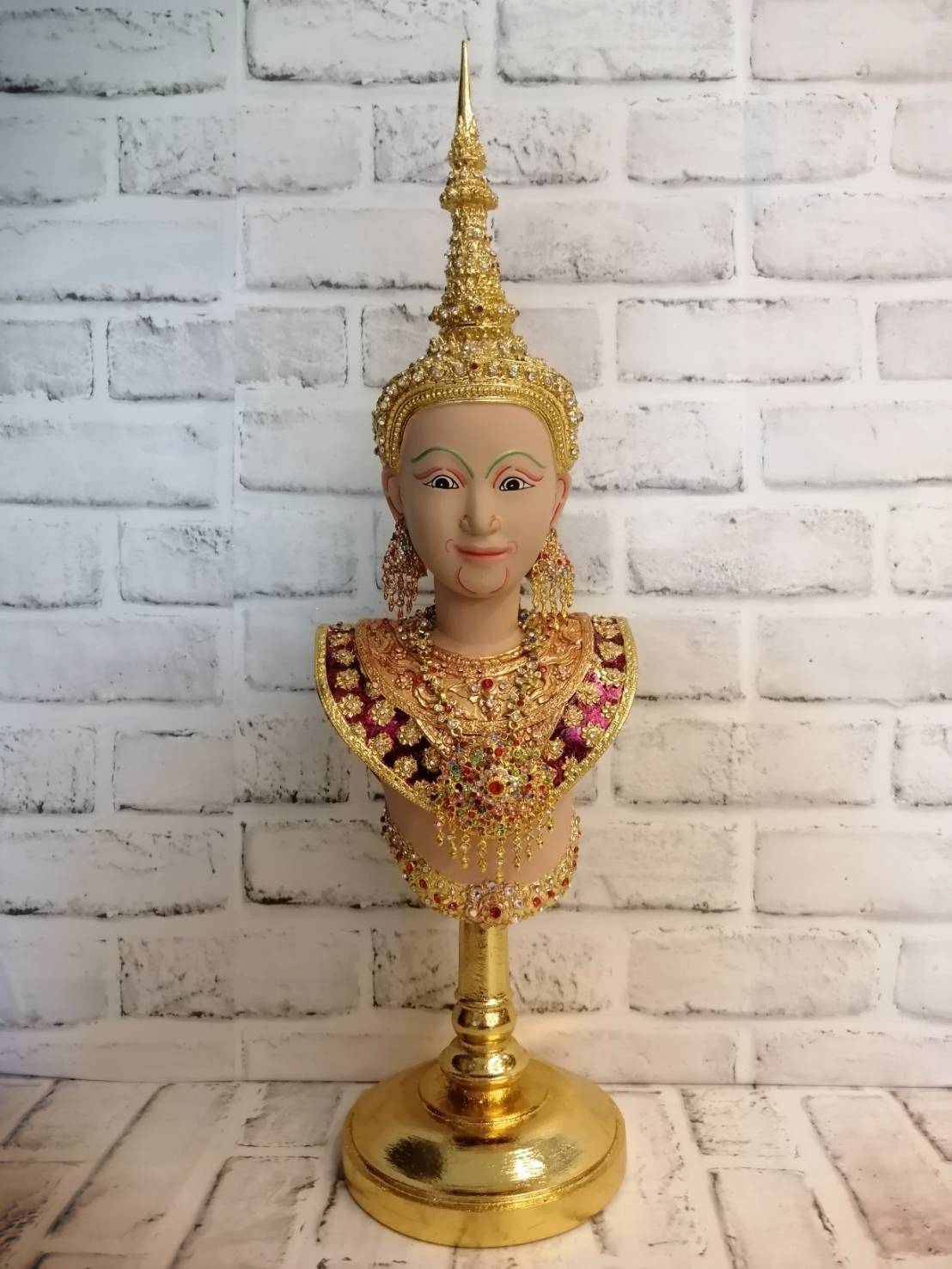 หุ่นนางสีดา พร้อมขาตั้งทอง