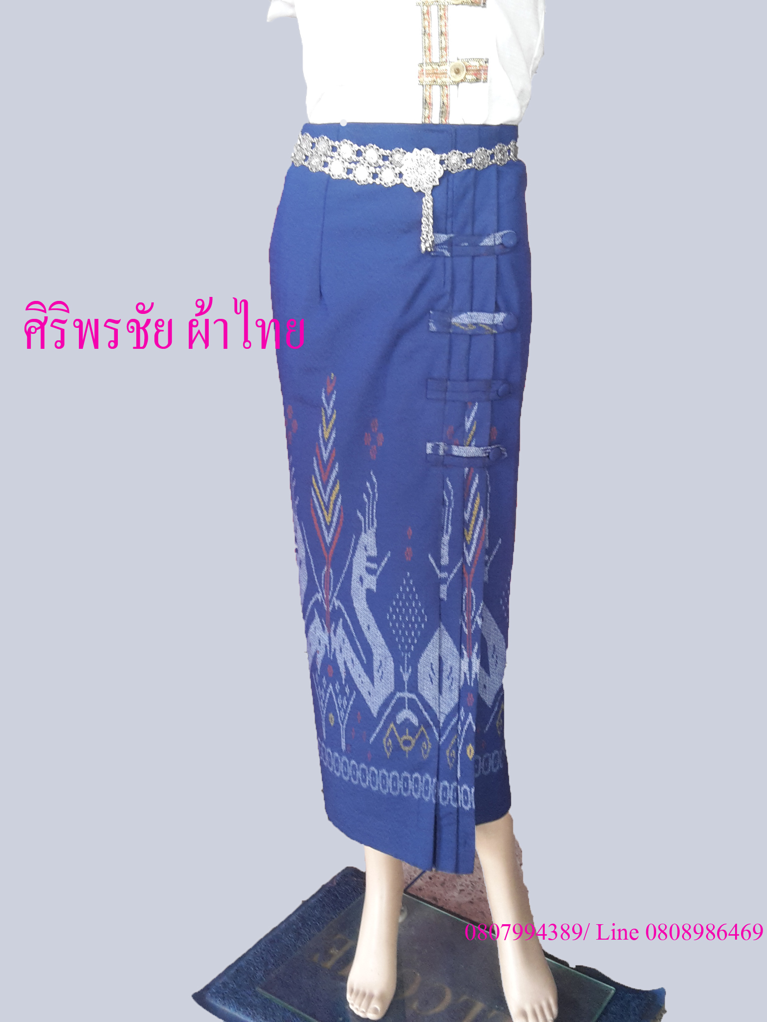 ผ้าซิ่นสำเร็จรูปผ้าซิ่นผ้าฝ้าย แบบป้ายแต่งจีบกระดุมปั้มลายฉัตรนาค ผ้าซิ่นตัดสำเร็จลายฉัตรนาคย้อมคราม