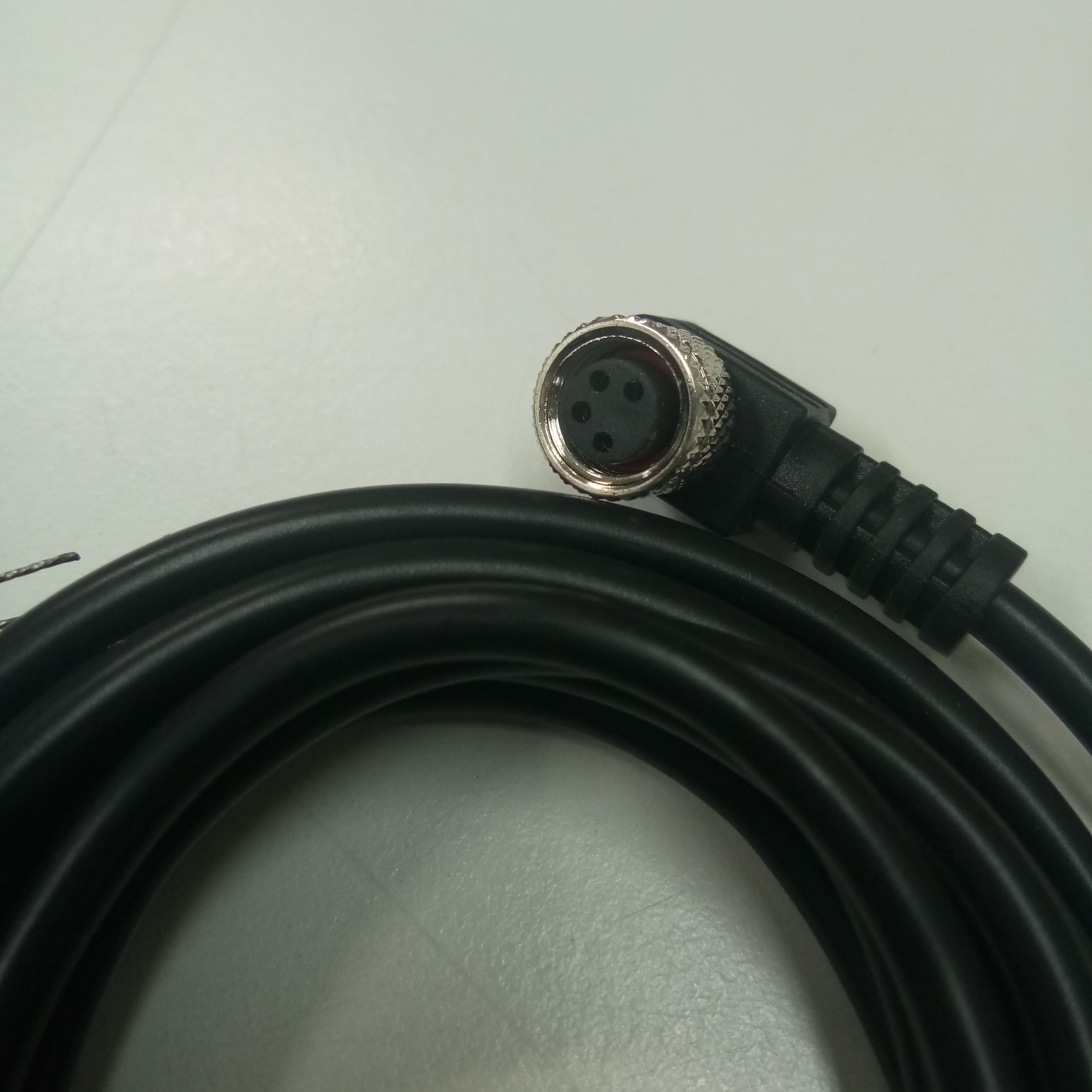 สายพร้อม CONNECTOR แบบงอ 90 เกลียว M8 แบบ 4 ขา ยาว 2m.