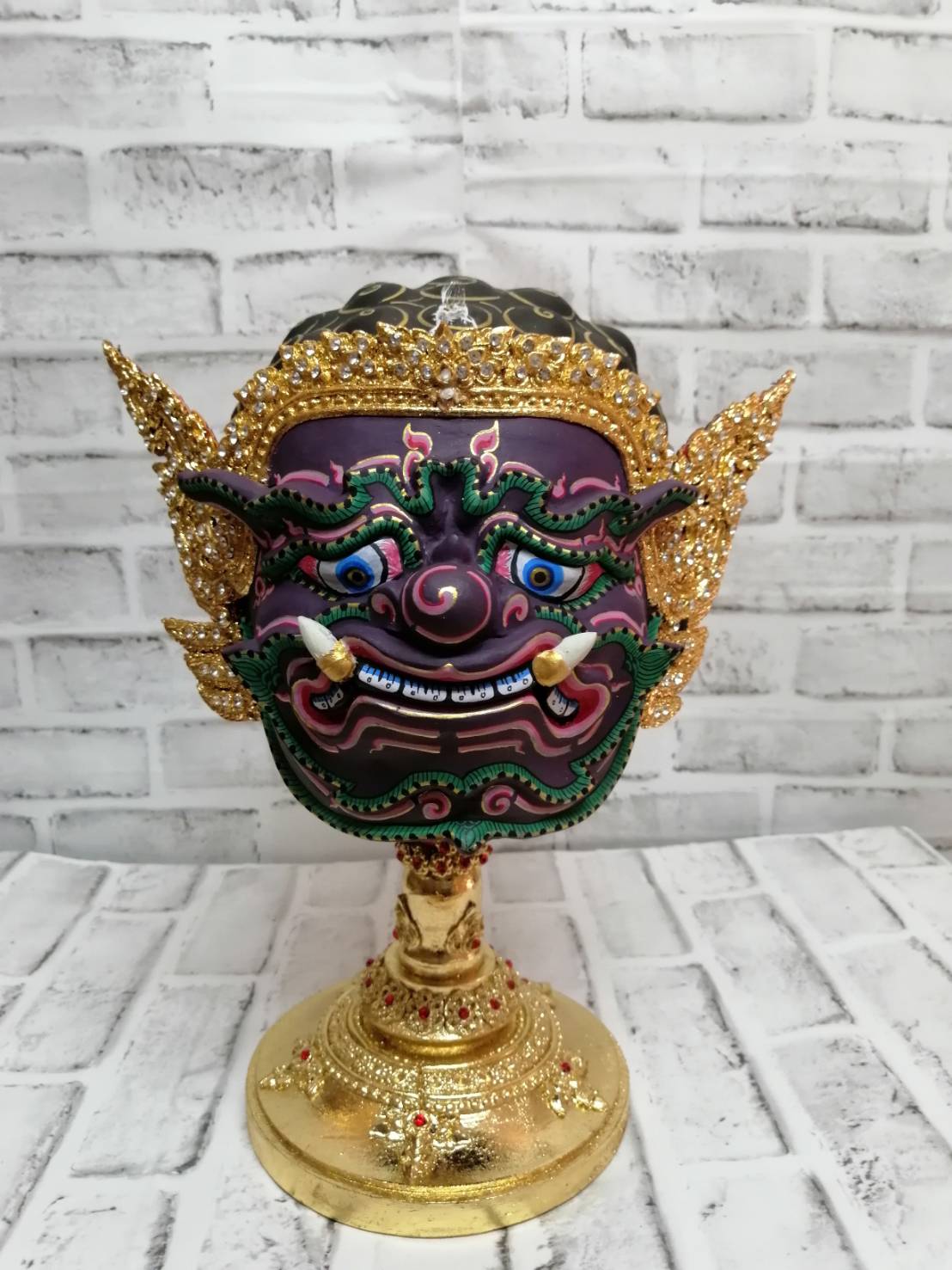 ชุดเศียรครู 10 เศียร ขนาดผลส้มโอ (เกรดพรีเมี่ยม) พร้อมฐานไม้กลึงตีลายปิดทองประดับเพชร