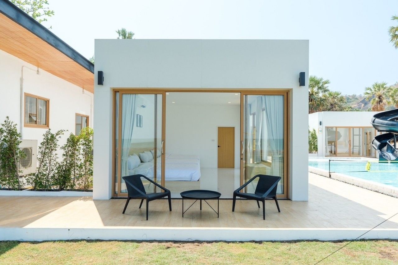 HR15080 The Bristol Beach Huahin Pool villa