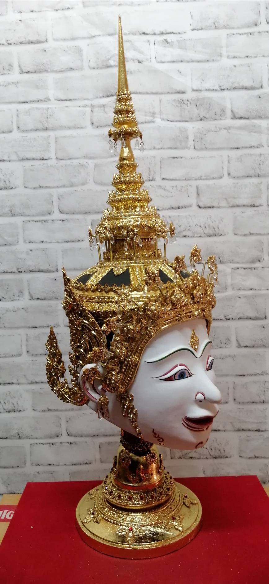 หัวโขน นางสีดา ขนาดครอบ เกรดพรีเมี่ยม พร้อมฐานไม้อัดสีแดงฟรี