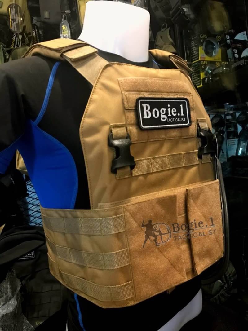 New.เสื้อปลอกเกราะ ตัวจิ๋ว‼️แต่เจ๋ง👍👍 เน้น กระทัดรัดใช้งานคล่องตัว 👉ฟรีไซต์ปรับรอบเอวด้านข้างได้ถึง 40 นิ้ว 👉ปรับไหล่ได้ตามขนาดที่ต้องการ 👉สามารถใส่แผ่นกันกระสุนได้ ราคา1500 บาท มีสี ดำ เขียว ทราย