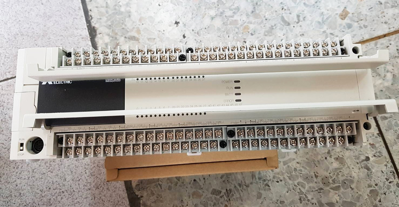 FX3U-80MT/ES-A PLC MITSUBISHI 40 IN/40 OUT AC/DC/TRANSISTOR