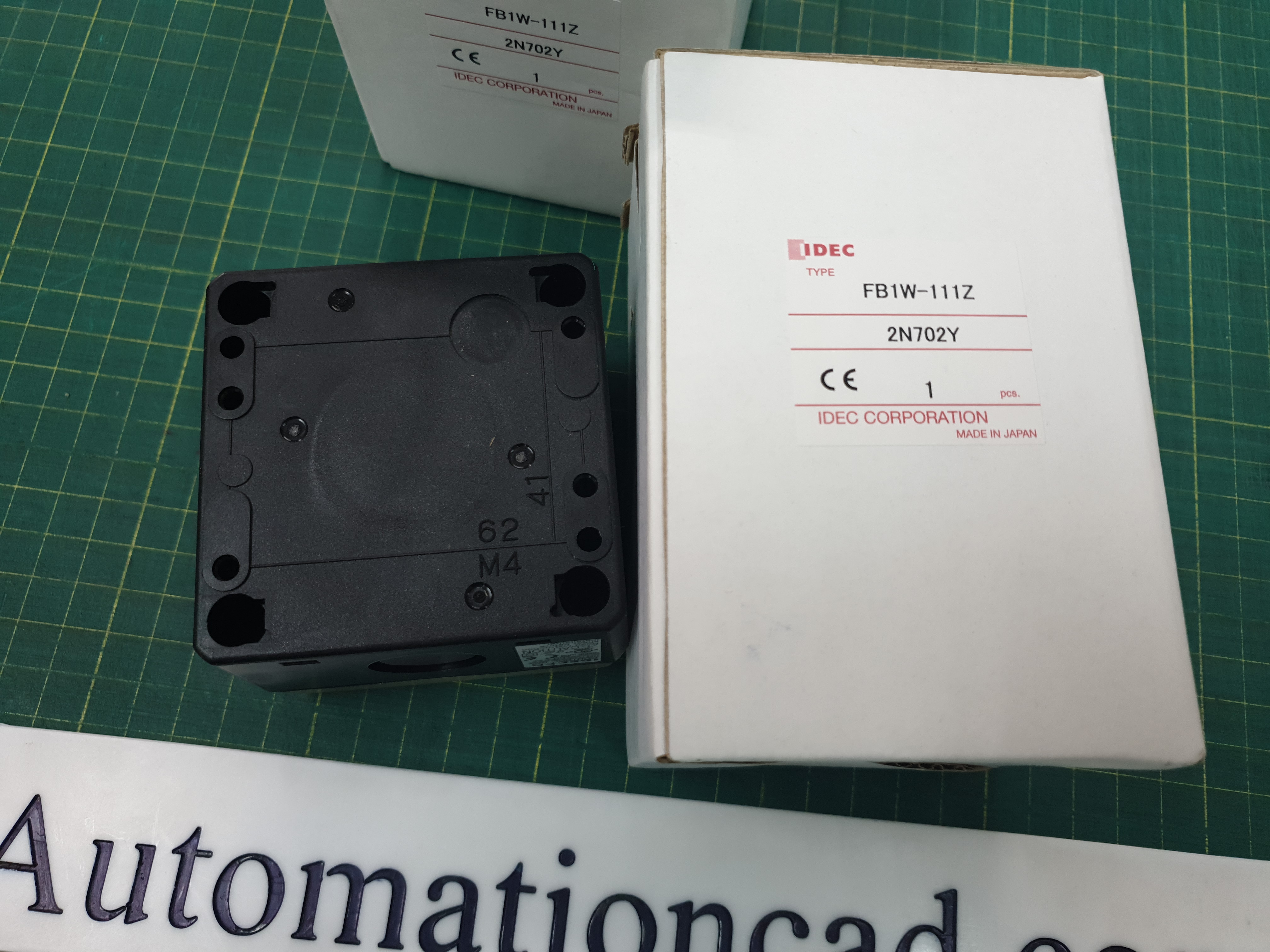 IDEC บ็อกพลาสติก สีครีม 1 รู Φ22mm Control Box FB Series กล่องพลาสติก ใส่ปุ่มกด