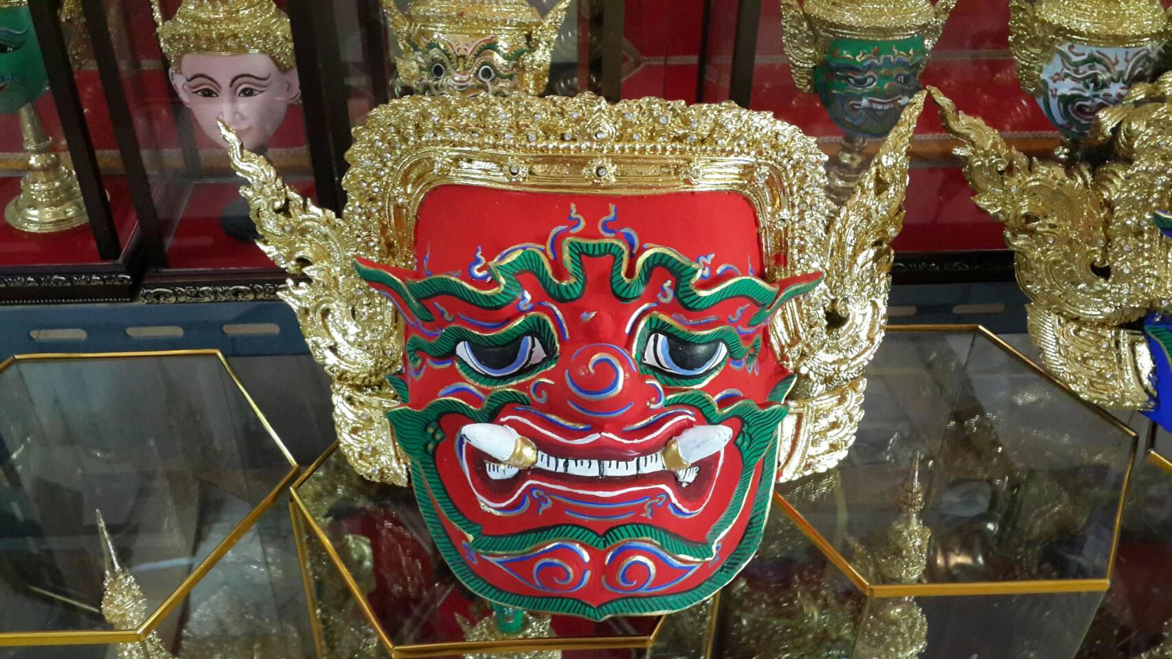 หัวโขนยักษ์ (สีแดง) สำหรับแขวนผนัง