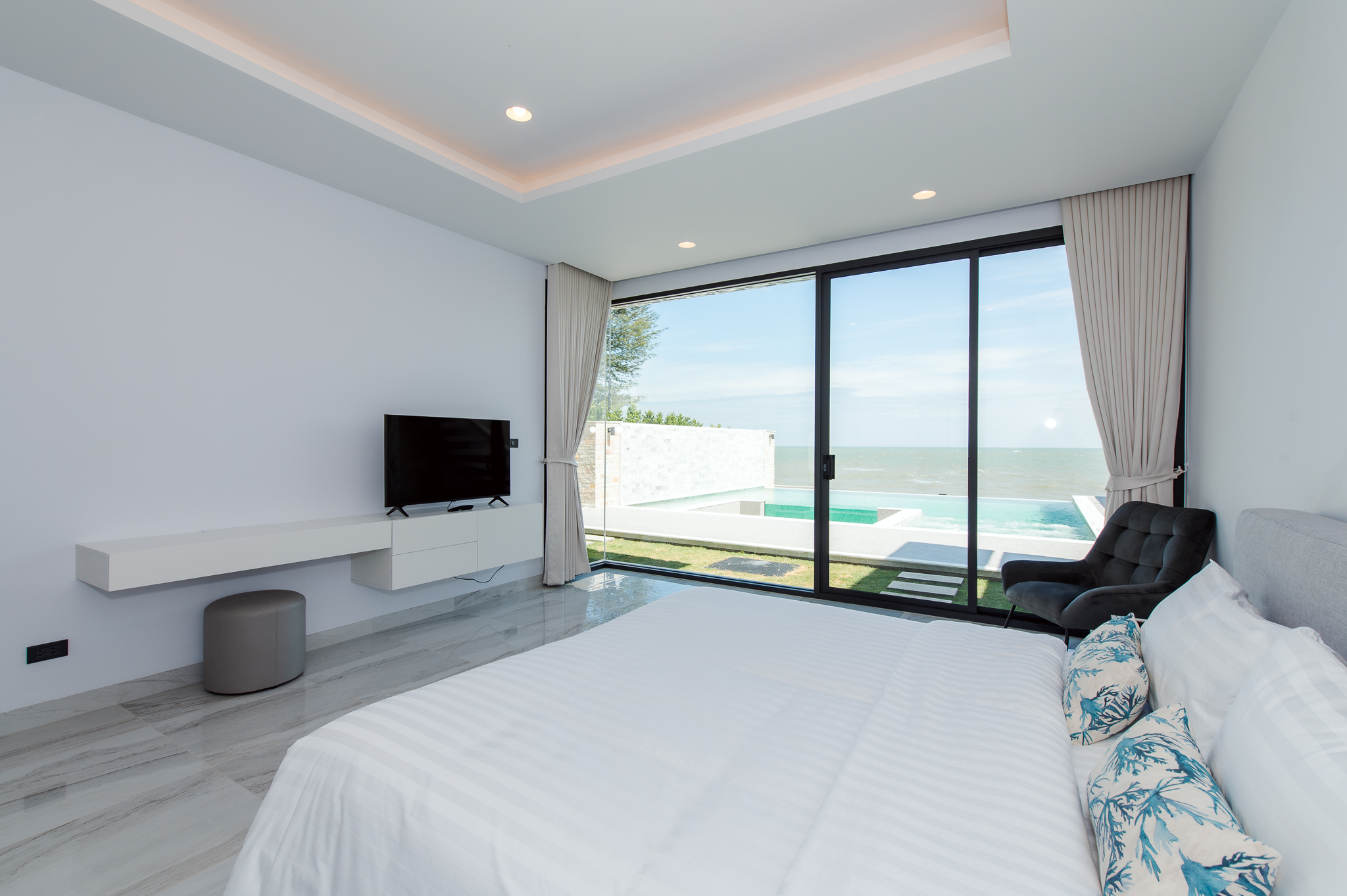 HR15066 บ้านพักติดทะเลหัวหิน The Casa Rocca Beach Villa HuaHin