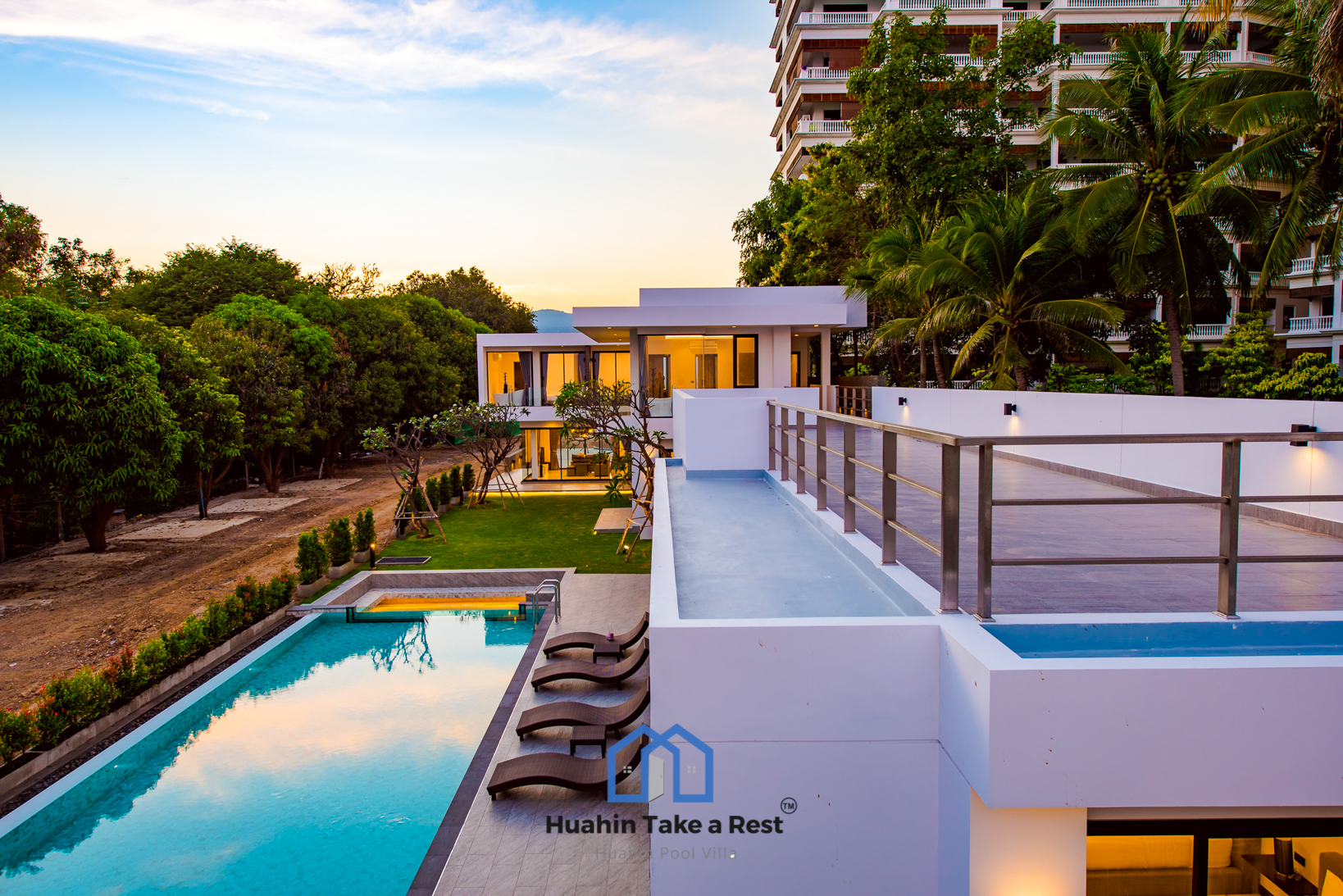 HR15039 บ้านพักติดทะเลหัวหิน The Premium Beach Villa Hua Hin