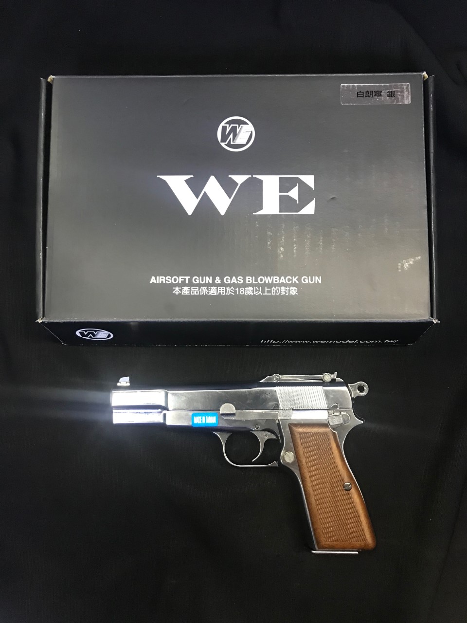 WE Browning SILVER แรง 320 FPS สไลด์เหล็ก รายละเอียดสินค้า รุ่น WE Browning SV สีเงิน น้ำหนัก (กรัม)810 ความยาว (mm.)195 วัสดุFull Metal ระบบ/รองรับแก๊สGas/แรง ความแรง (FPS)320 ด้วยลูก 0.20g ระบบ BlowBackมี Hop-upมี ระบบการยิงSemi-Autometic ระบบ SAFEมี Ma