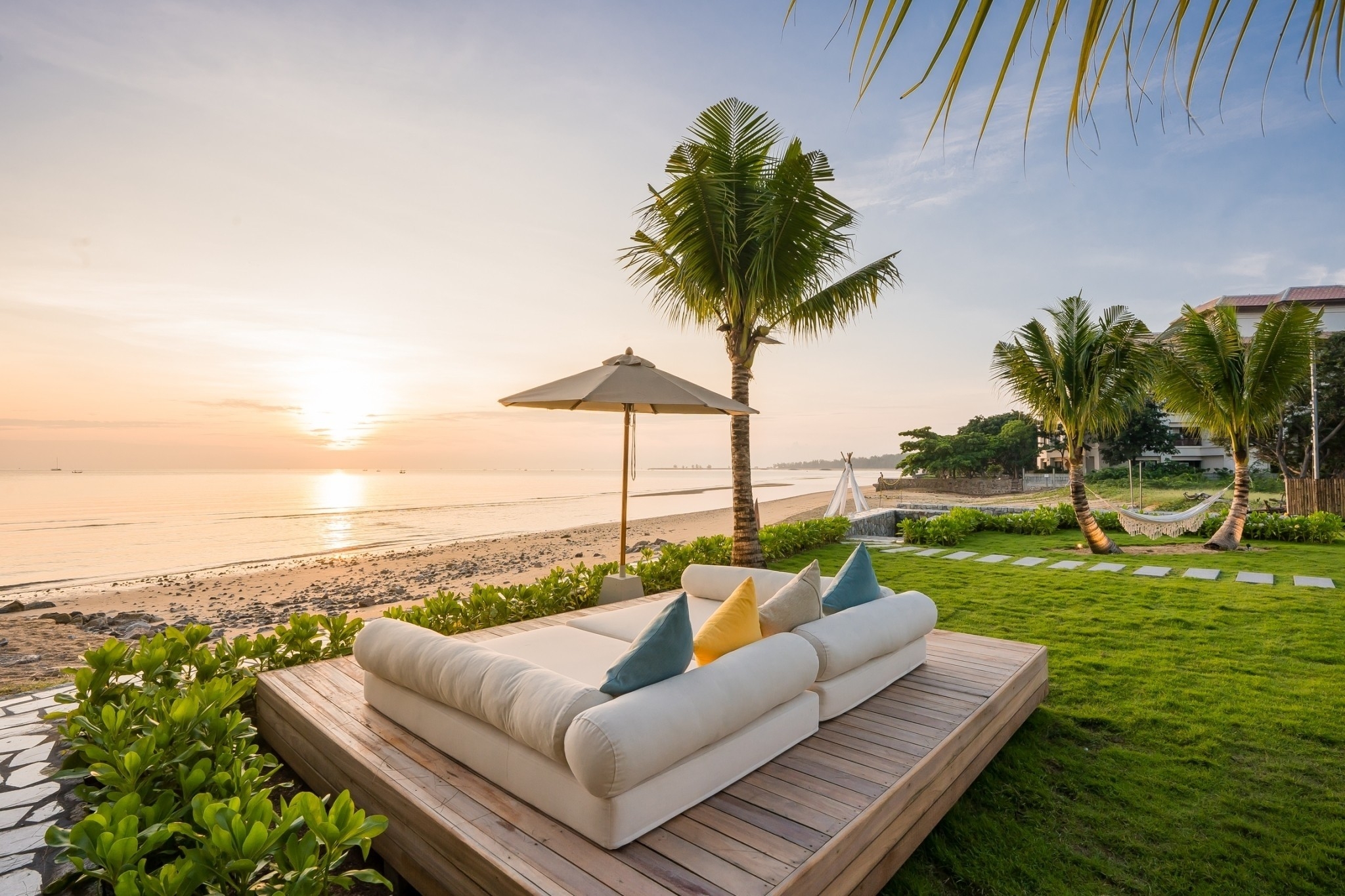HR15083 บ้านพักติดทะเลหัวหิน The Rest Beachfront Hua Hin Pool Villa