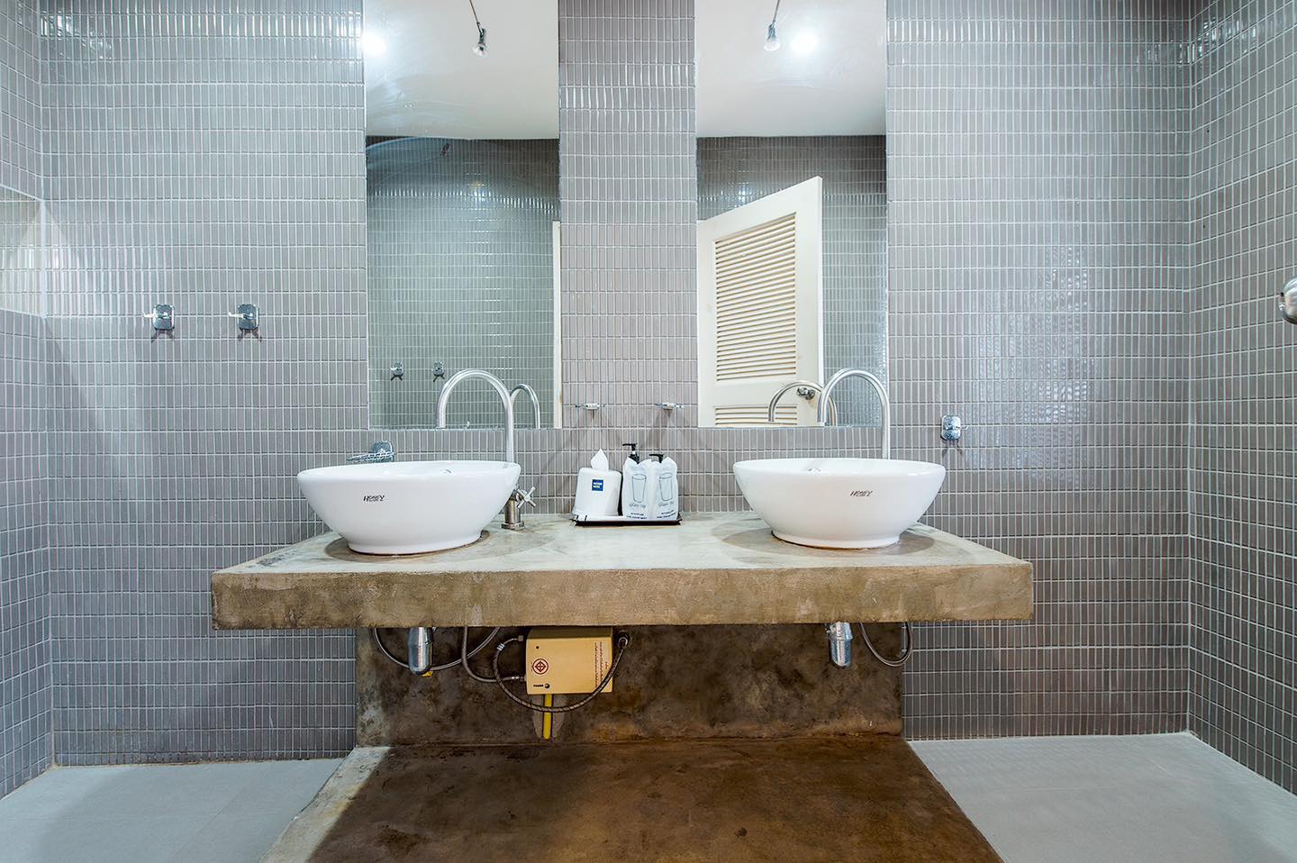 HR15072 บ้านพักติดทะเล The White Beach Villa Pranburi