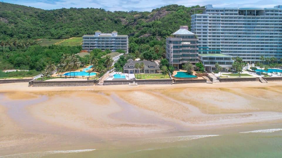 HR15042 บ้านพักติดทะเลหัวหิน The Sunny Beach Villa