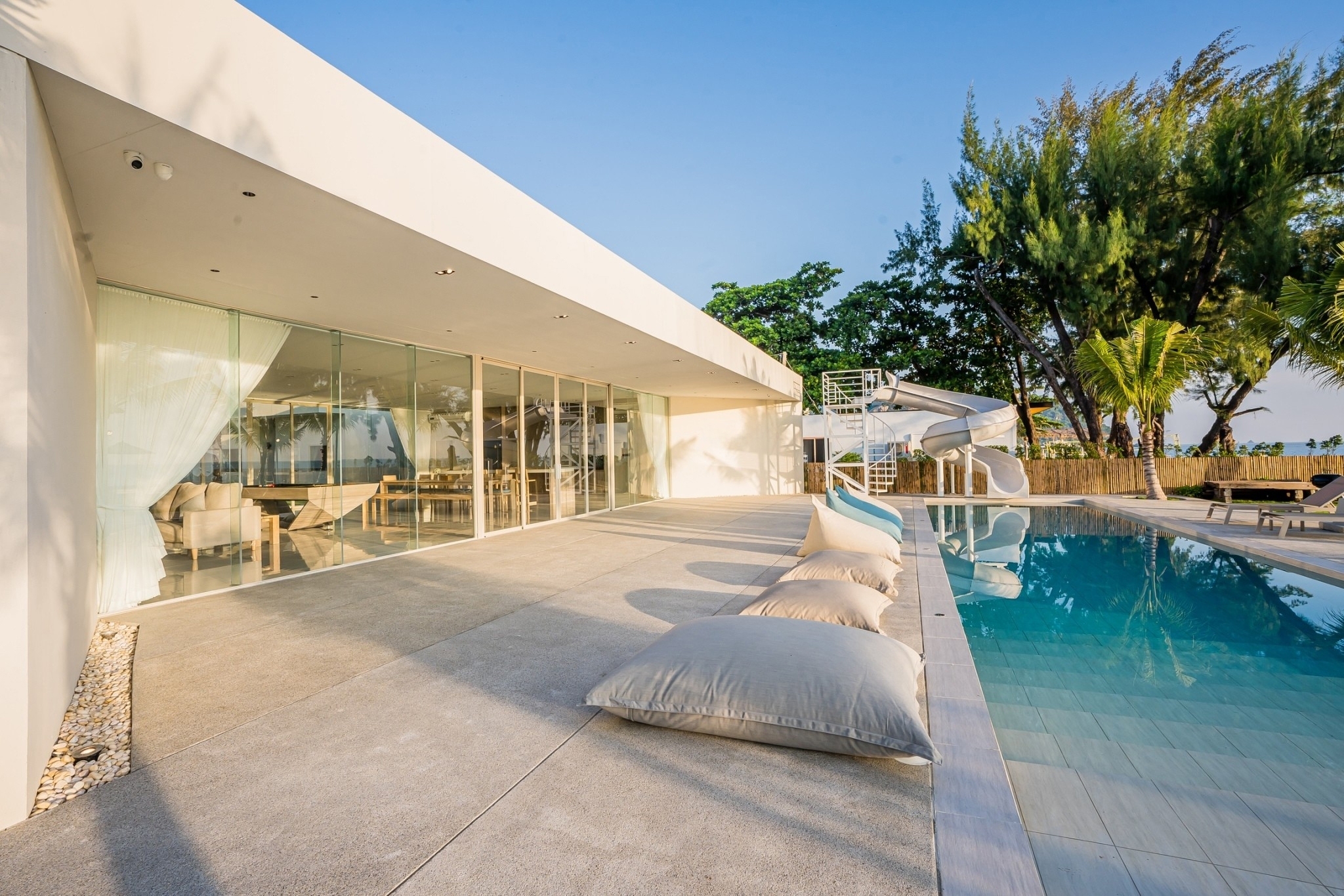 HR15083 บ้านพักติดทะเลหัวหิน The Rest Beachfront Hua Hin Pool Villa