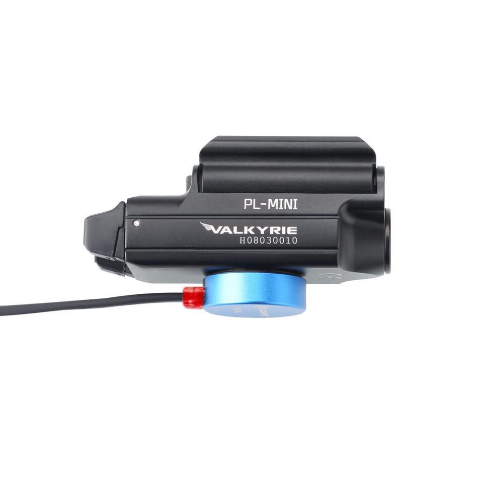 New.Olight PL-MINI ไฟฉายติดปืนขนาด Compact กะทัดรัด ชาร์จในตัวได้ด้วยสายชาร์จแม่เหล็กในชุด แบตภายในตัว มาพร้อมขาจับแบปลดเร็ว ความสว่าง 400 Lumens และถ้าเปิดลากนานๆ จะดรอปแสงลงเหลือ 60 ลูเมนส์ ทำให้ใช้งานได้ต่อเนื่องนานถึง 1ชม. + แนวแสงกว้างๆ เหมาะสำหรับติ