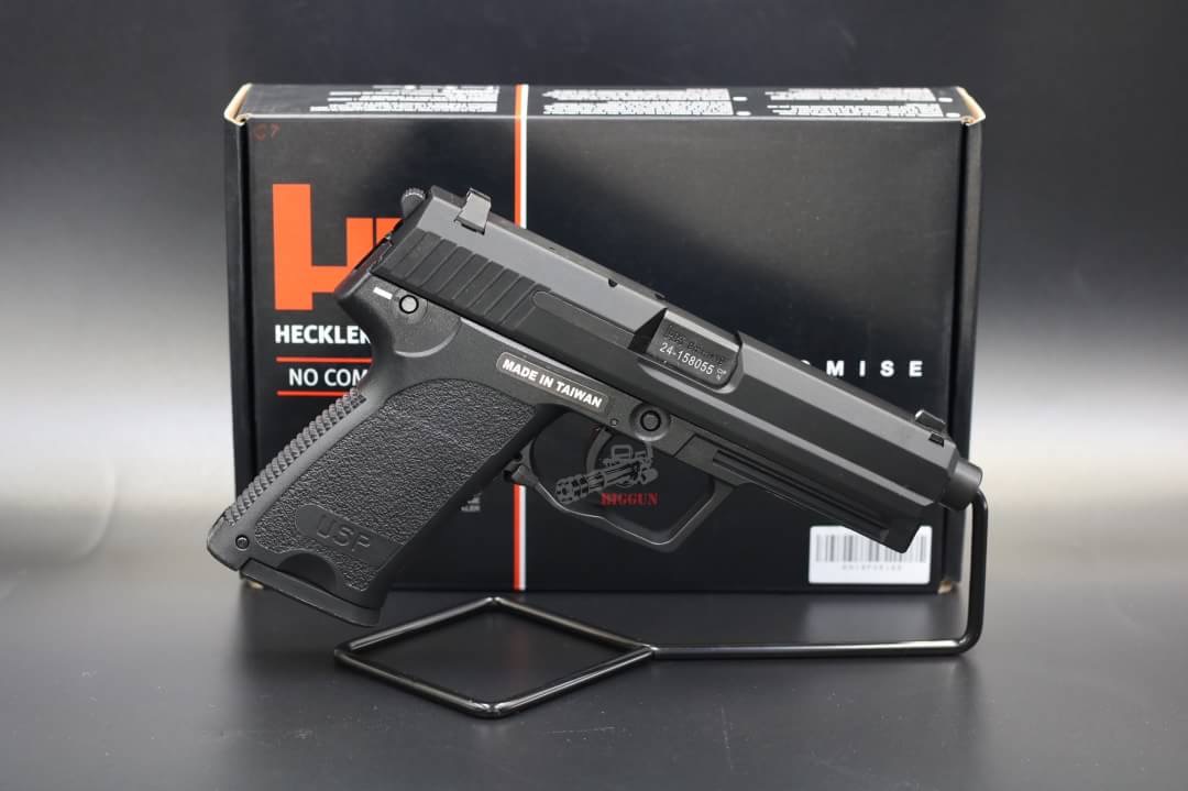 ( Re-Stock สินค้าเติมสต๊อก ) Umarex HK USP “แก๊สโบวแบล็ค” ราคา: 5,900 บาท ( ส่งฟรี ! ) ความแรง: 330fps โหมดการยิง: Semi-Auto ความจุลูกโม่: 22 + 1 นัดคประเภทลูกกกระสุน: BB 6mm. Hop-up: ปรับได้ บอดี้: โพลิเมอร์ + โลหะ น้ำหนัก: 815g. ความยาวรวม: 195mm.