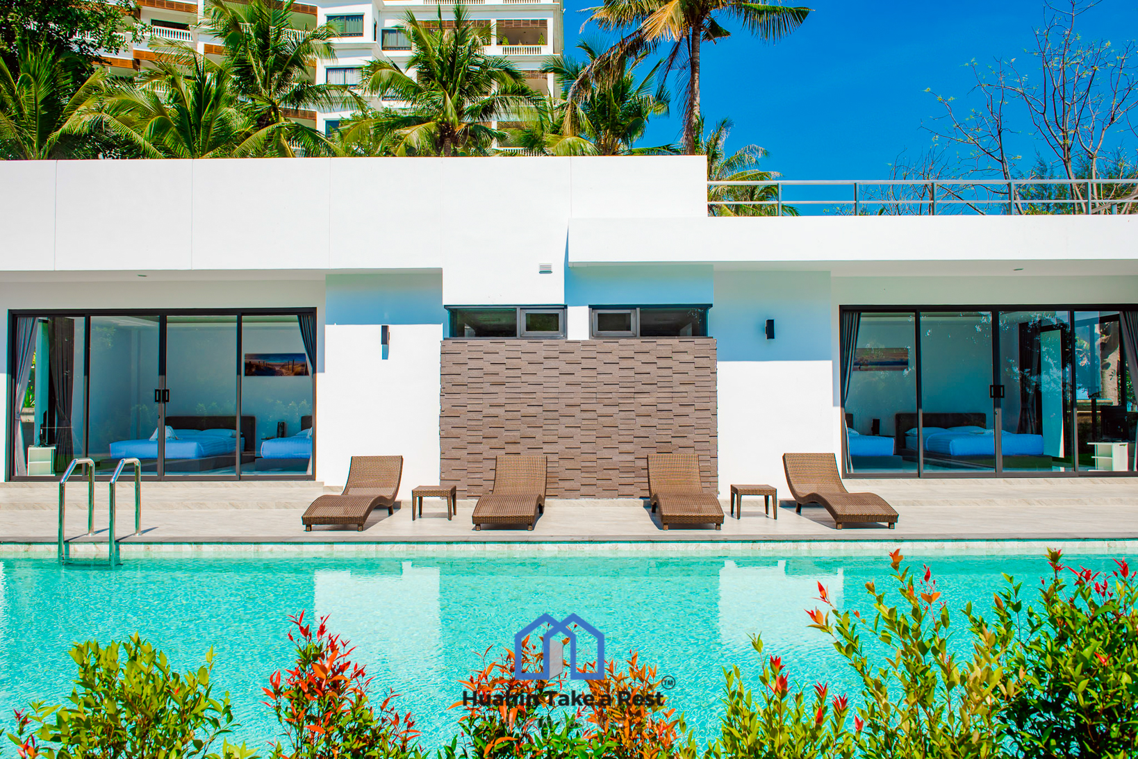 HR15039 บ้านพักติดทะเลหัวหิน The Premium Beach Villa Hua Hin