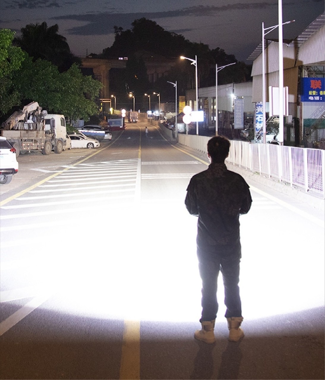 New.ไฟฉาย Supfire รุ่น R1-G ( ไฟแรง สว่างมาก ) 🔦 ตัวเรือนผลิตจาก 6061-T6 aviation aluminum 🔦 หลอด CREE XPE LED 36W 🔦 ความสว่างสูงสุด2300 Lumens 🔦 ระยะส่องสว่าง 360 เมตร Zoom ได้ 🔦 ใช้งานได้ยาวต่อเนื่องนาน 6 ชั่วโมง